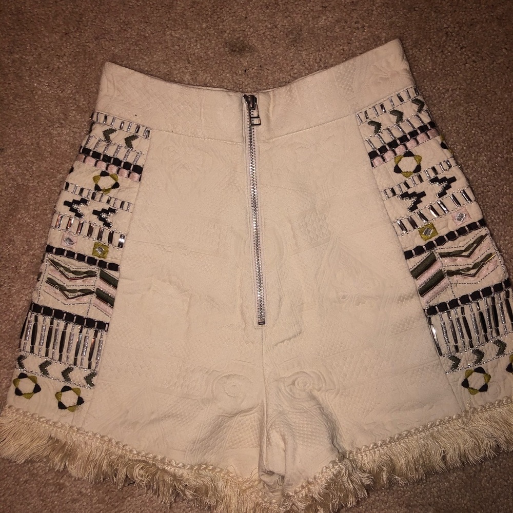 Embroidered shorts - Picture 3 of 5
